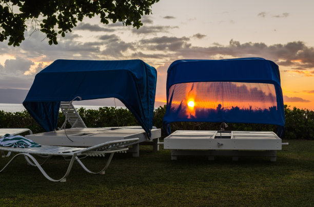 阳光透过大篷车图片下载