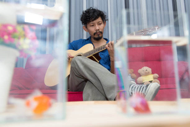 斗鱼(Betta splendens)除了美丽。它可以帮助我们从工作中放松下来。图片下载