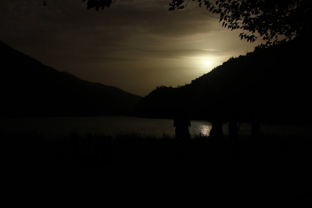 湖上日落图片下载