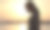 亚洲女人她感到孤独和孤独。剪影照片图片下载