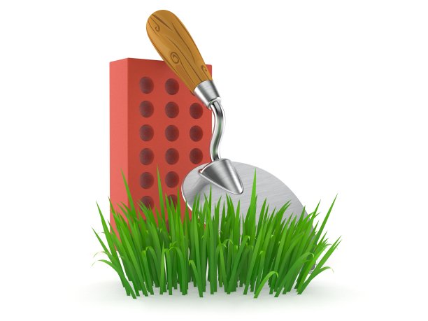 在草地上用泥铲和砖块图片下载