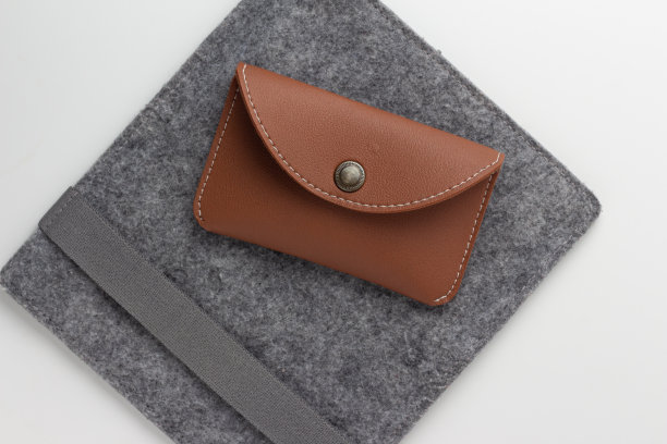 棕色皮革钱包孤立在白色背景图片下载