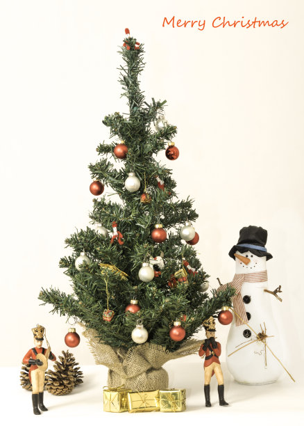 圣诞树，雪人和玩具音乐家的圣诞节图片下载