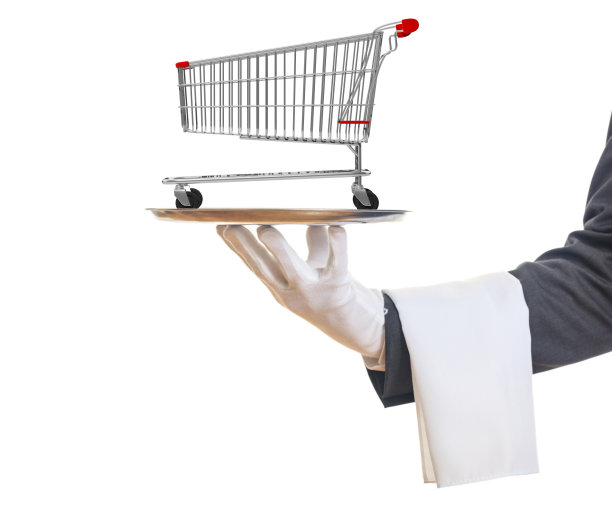 戴着手套的手拿着一个银色的盘子和一个空的购物车，孤立在白色的背景。三维演示图片下载