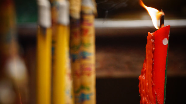 中国寺庙里的香图片下载