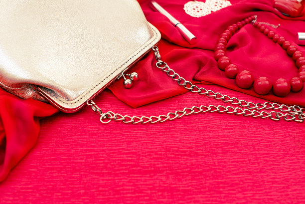 一套女装配饰。图片下载