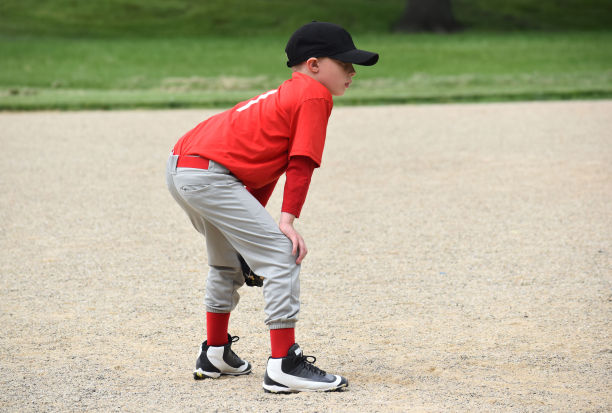 棒球:内野手准备行动图片下载