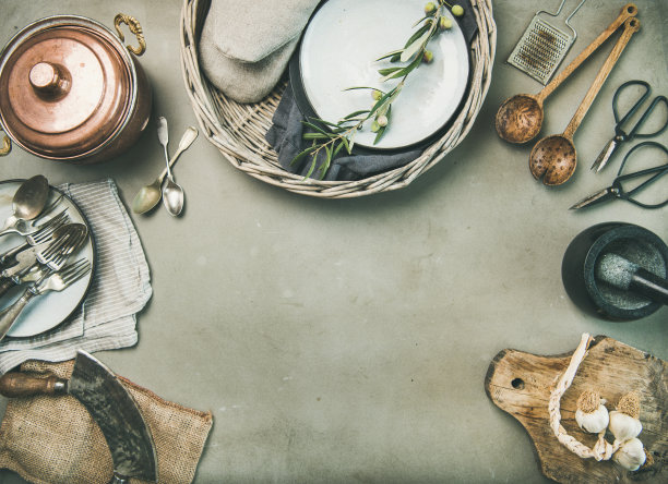 食物烹饪的极简背景在灰色的背景图片下载