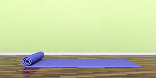 瑜伽课设备。木地板上的练习垫，横幅，拷贝空间。三维演示图片下载