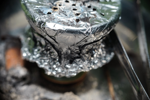 特写：带热煤的水烟图片下载