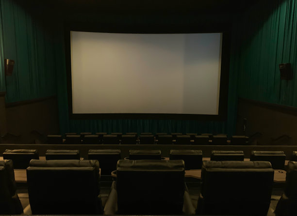 一个人在电影院图片下载