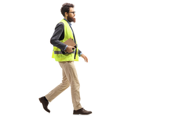 老师穿着安全背心走路图片下载