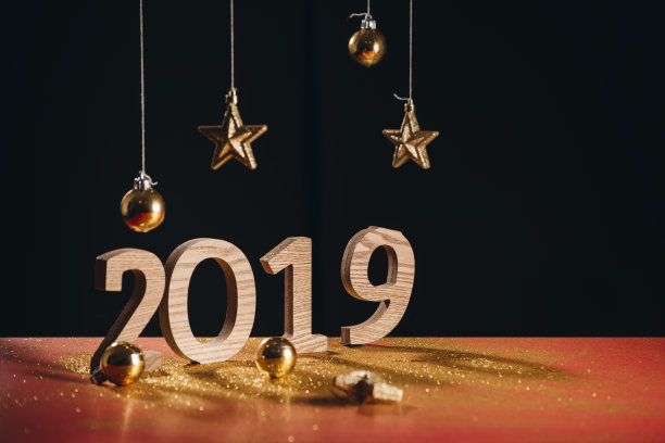 闪闪发光的新年背景，复制空间。新年那天装饰的香槟图片下载