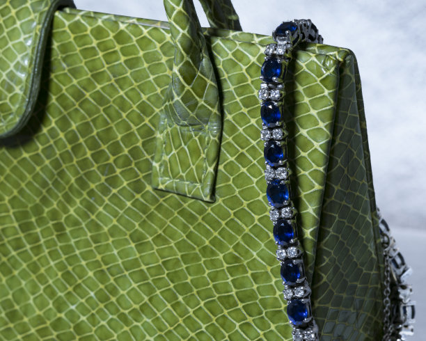 蓝宝石的手镯图片下载