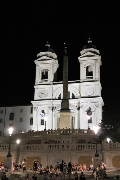 在Santissima之夜Trinità dei Monti在西班牙楼梯在罗马，意大利图片下载