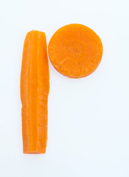 用红胡萝卜片做成的字母B图片下载