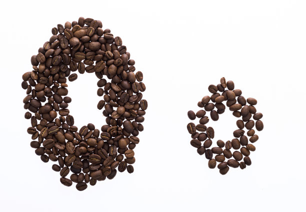 用咖啡豆做成的字母O图片下载