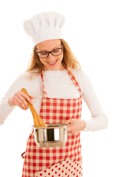美丽的年轻厨师烹饪工作室隔离在白色的背景图片下载