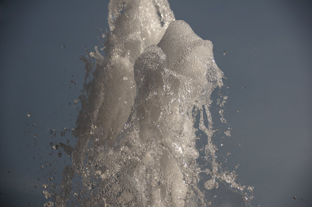 闪闪发光的喷泉图片下载