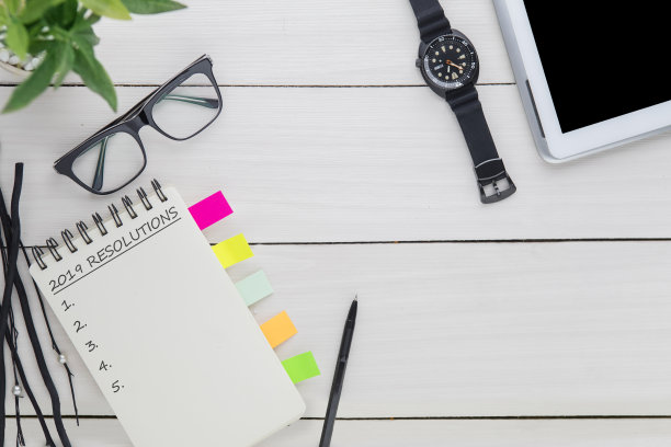 2019决议文本在纸笔记与平板电脑图片下载