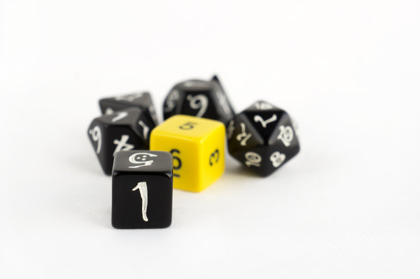 rpg、桌面或桌面游戏的骰子。图片下载