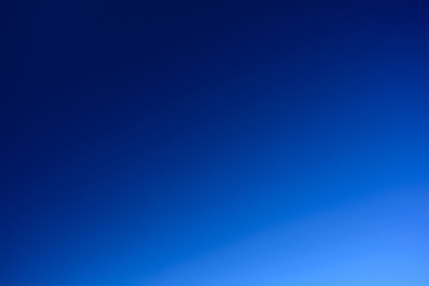 蓝天梯度。抽象的背景图片下载