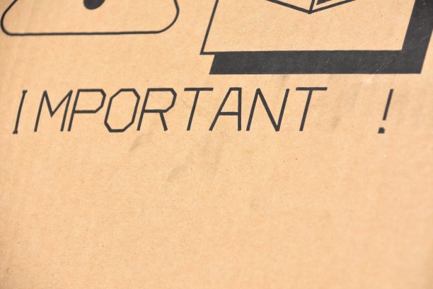 纸板箱上的安全图标图片下载