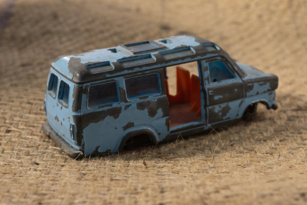 旧的蓝色小巴士玩具图片下载