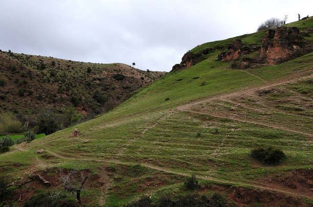 阿特拉斯山的绿色山丘图片下载