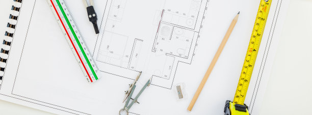 室内设计师桌子工作场所与房子的计划图片下载