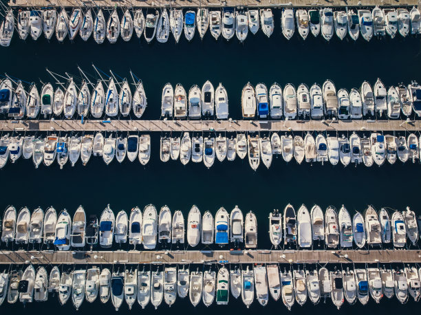 航拍的码头-马赛港无人机镜头图片下载