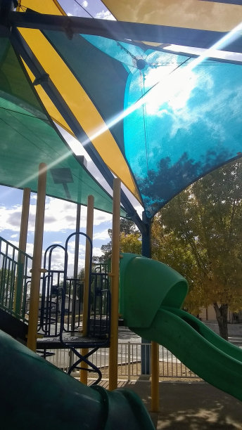 公园里的游乐场图片下载