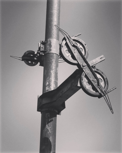 放弃滑雪缆车杆图片下载