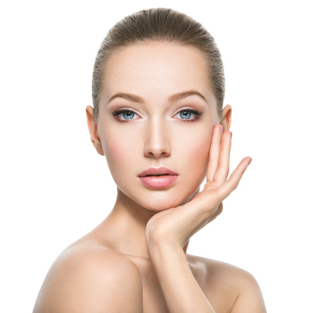 美丽的年轻女人的脸与完美健康的皮肤素材图片