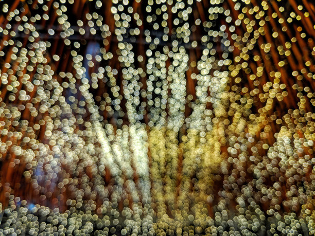 美丽的散景背景几个灯在一个聚会和酒吧。图片下载