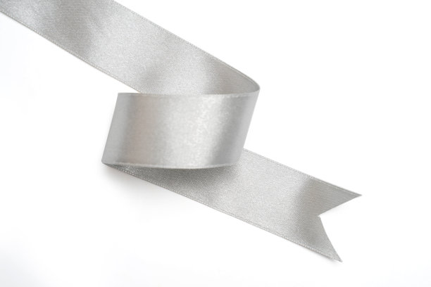 银色的丝带在白色的背景上滚动图片下载