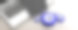 邪恶的眼睛护身符，各种各样的尺寸，以保护笔记本电脑和智能手机在木制的办公室背景。三维演示图片下载