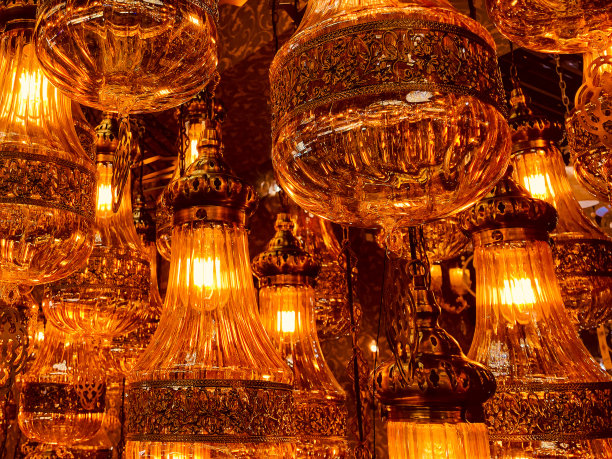巴扎尔市场的照明枝形吊灯图片下载