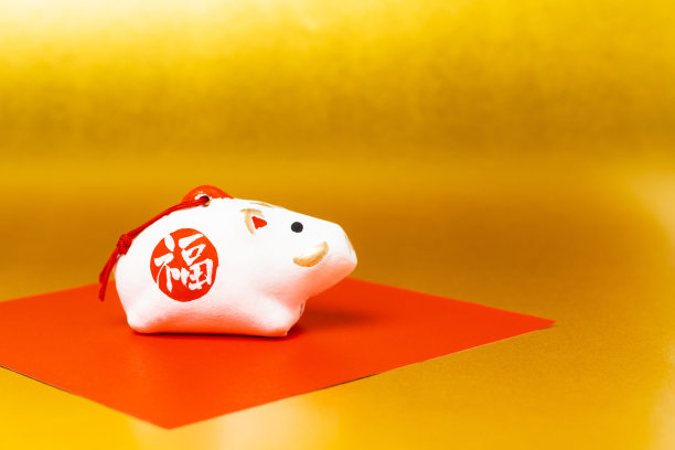 野猪的娃娃。日本的新年卡片。图片下载