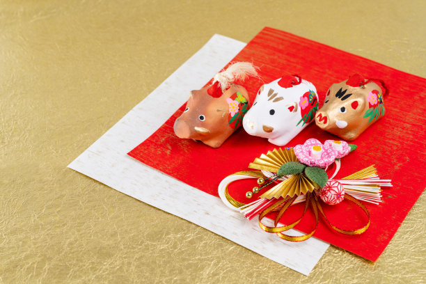 野猪的娃娃。日本的新年卡片。图片下载