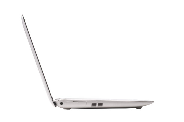 白色背景下打开的笔记本电脑图片下载