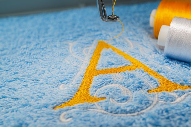 绣花机环上毛巾字母设计图片下载