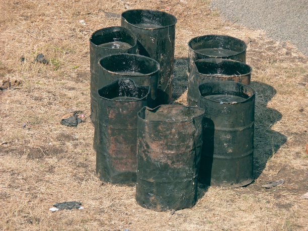 沥青制道路准备用的沥青制程图片下载