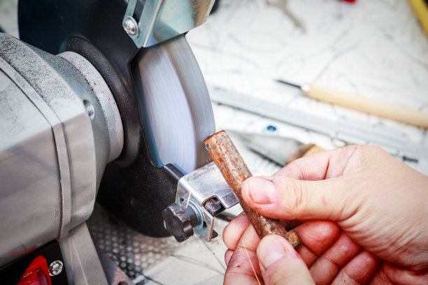 在磨床上磨钢坯图片下载