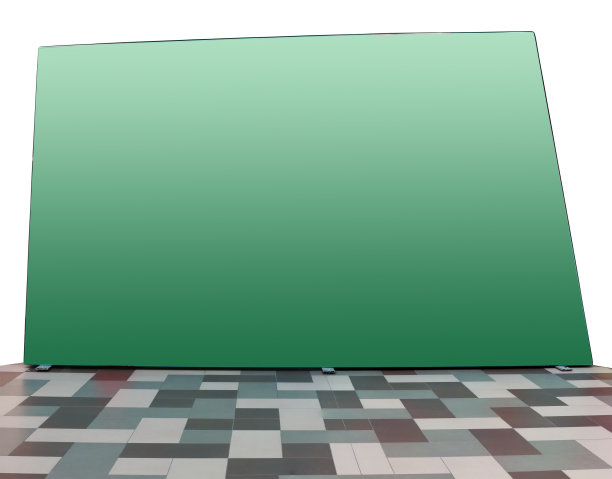 柏油帆布空绿色广告摊位位于商店的格子地板上。孤立的图片下载