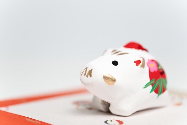 野猪的娃娃。日本的新年卡片。图片下载