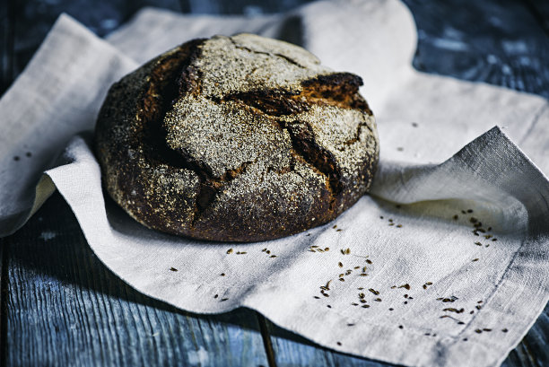 自制烤碎面包。图片下载