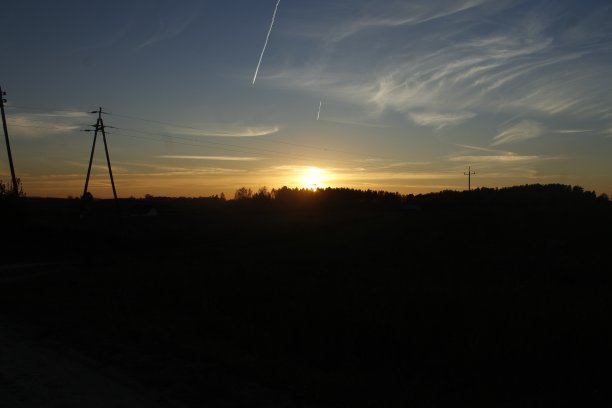 日落伴随着美丽的风景图片下载