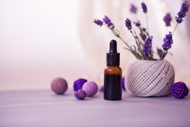 薰衣草香精及薰衣草花束等装饰品图片下载