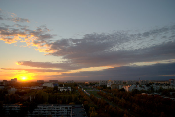 托利亚蒂城秋日的落日图片下载